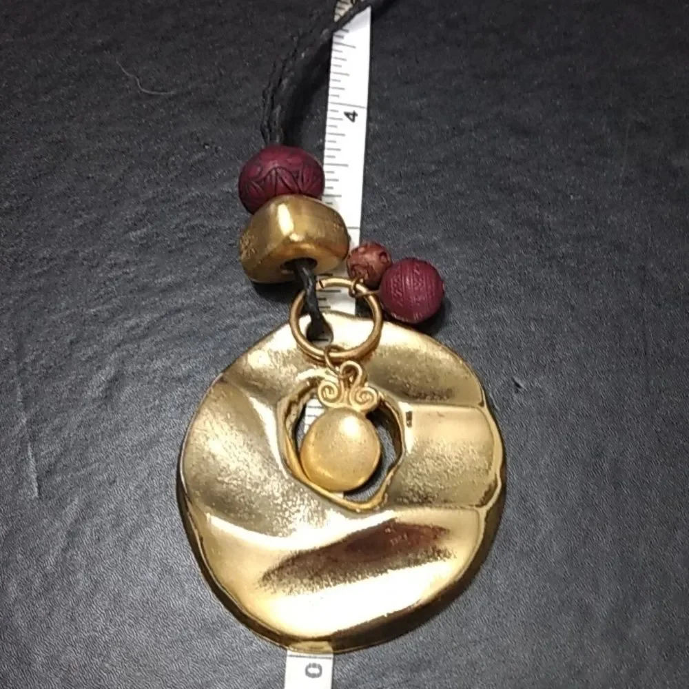 Long gold tone pendant necklace 42